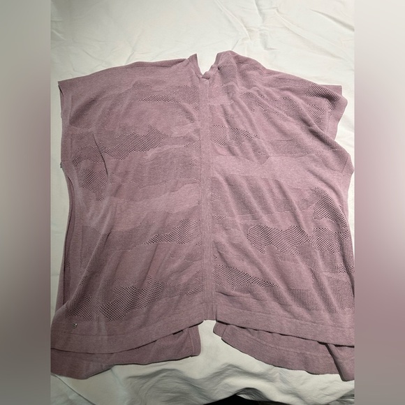 Lululemon Find Your Light Wrap
Heathered Vintage Mauve - Picture 2 of 5